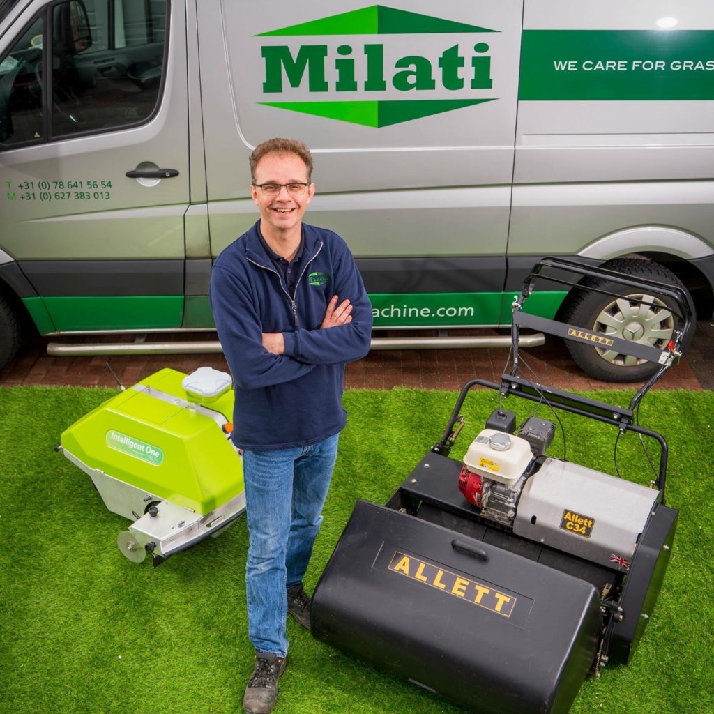 Arjen Spek with the Alett mower and the Intelligent One as superior grass machines